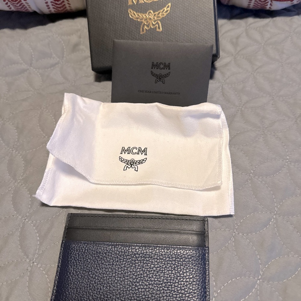 MCM card holder full inclusion